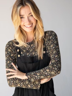 Natural Life Lily Printed Knit Long Sleeve Tee Shirt - Black Tan Daisies