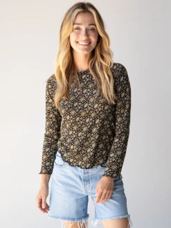Natural Life Lily Printed Knit Long Sleeve Tee Shirt - Black Tan Daisies -Natural Life Shop 484A5070 20copy