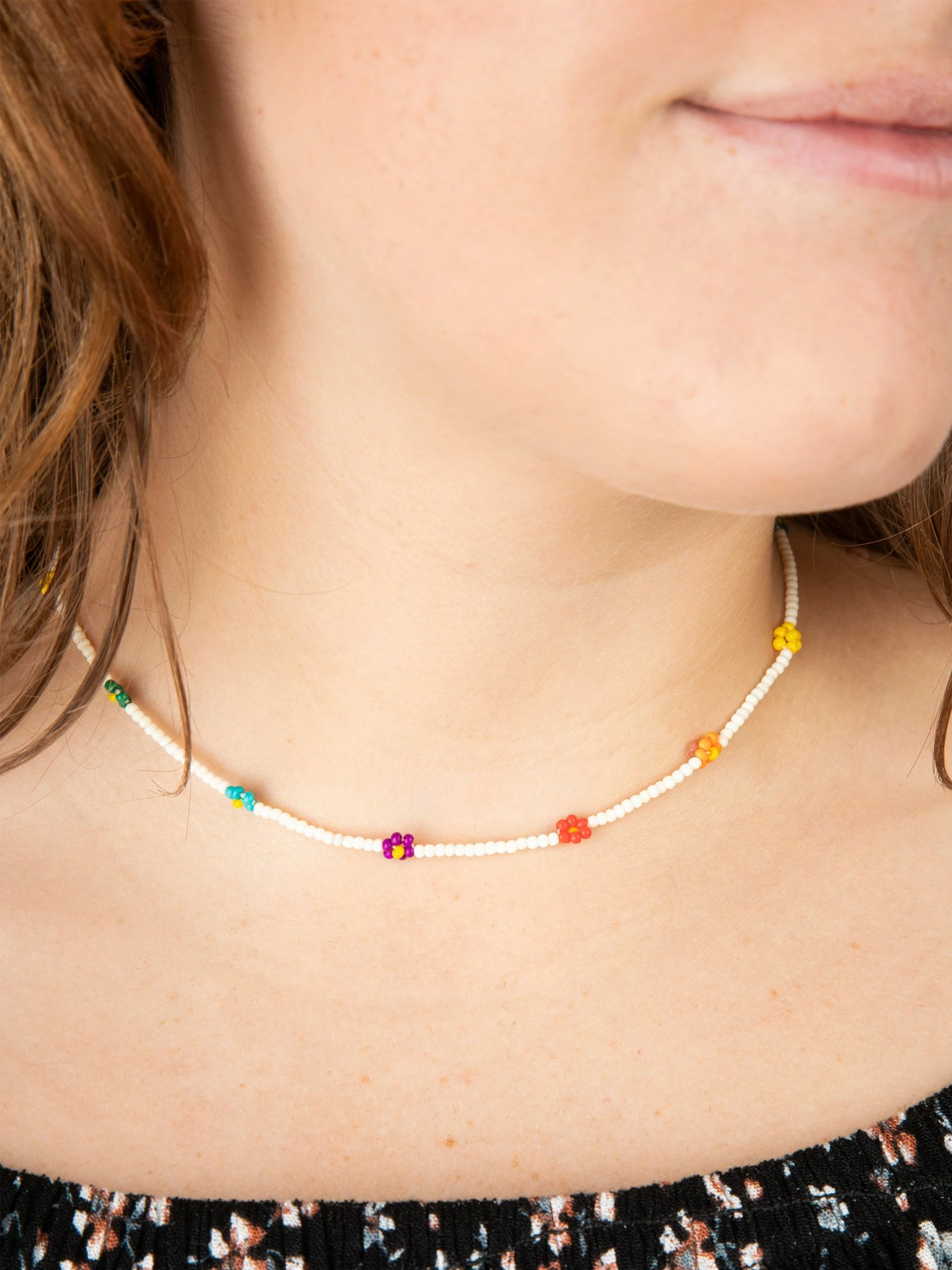 Natural Life Beaded Daisy Choker Necklace - Multicolor 6 Natural Life Beaded Daisy Choker Necklace - Multicolor - Image 4