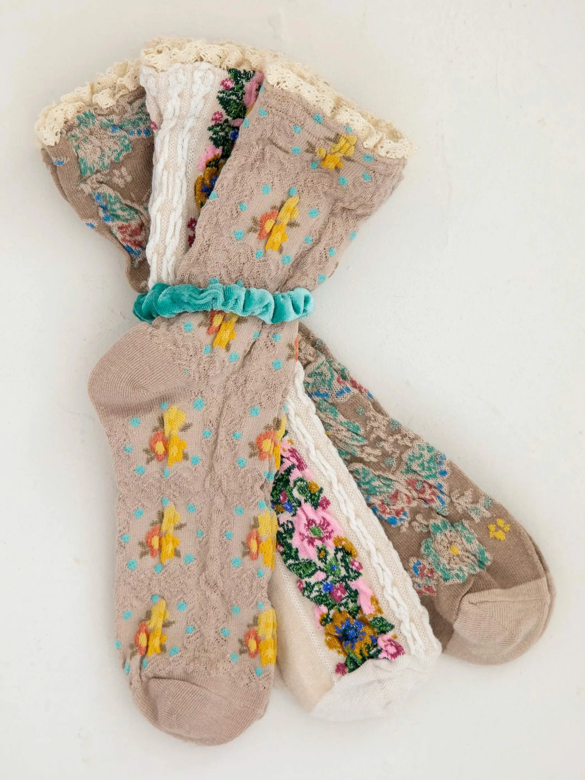 Natural Life Blossom Socks & Scrunchie, Set Of 3 - Ash 3 Natural Life Blossom Socks & Scrunchie, Set Of 3 - Ash